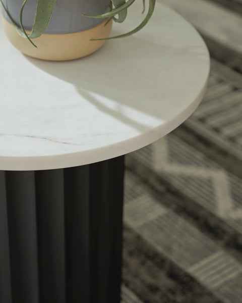 Wainstone Round End Table, Black / White – alternate view 2